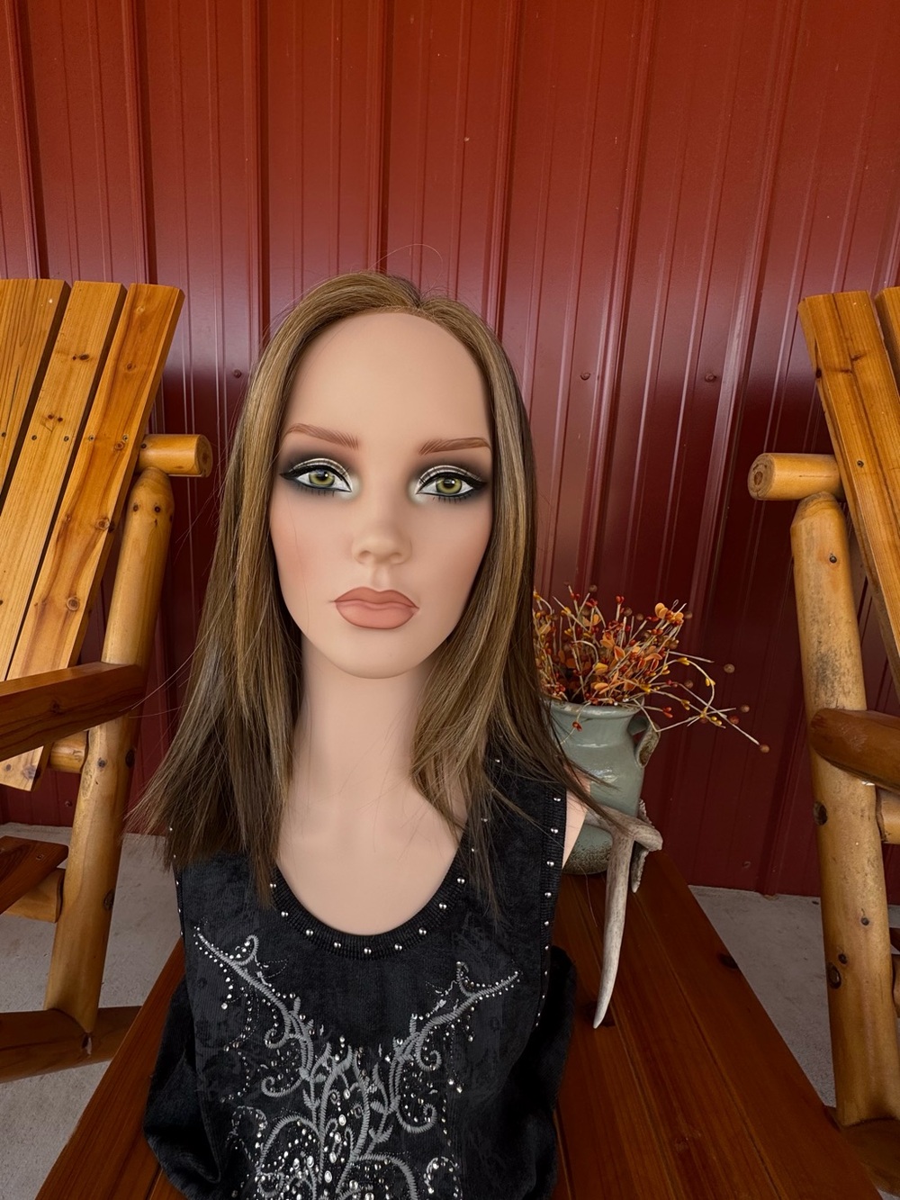 Synthetic Straight Layered Wig in Light Brown with Blonde Highlights